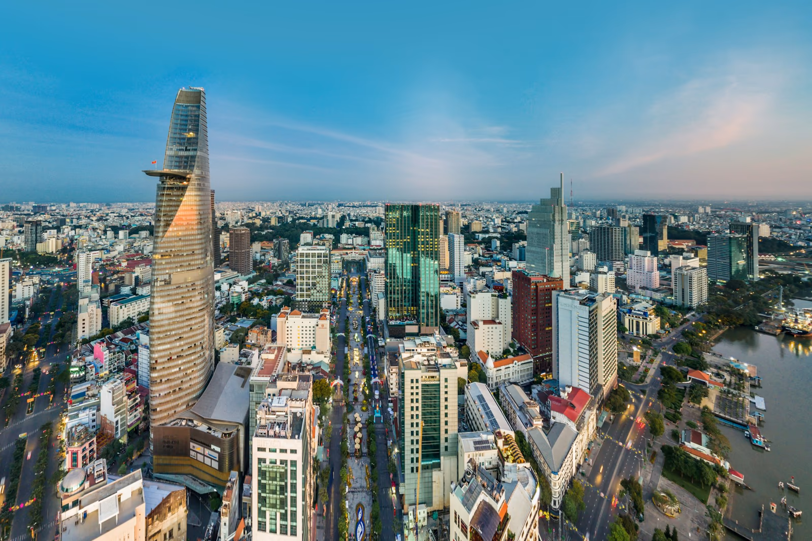Gratte-ciel et tissu urbain de Hô Chi Minh-Ville vus du ciel