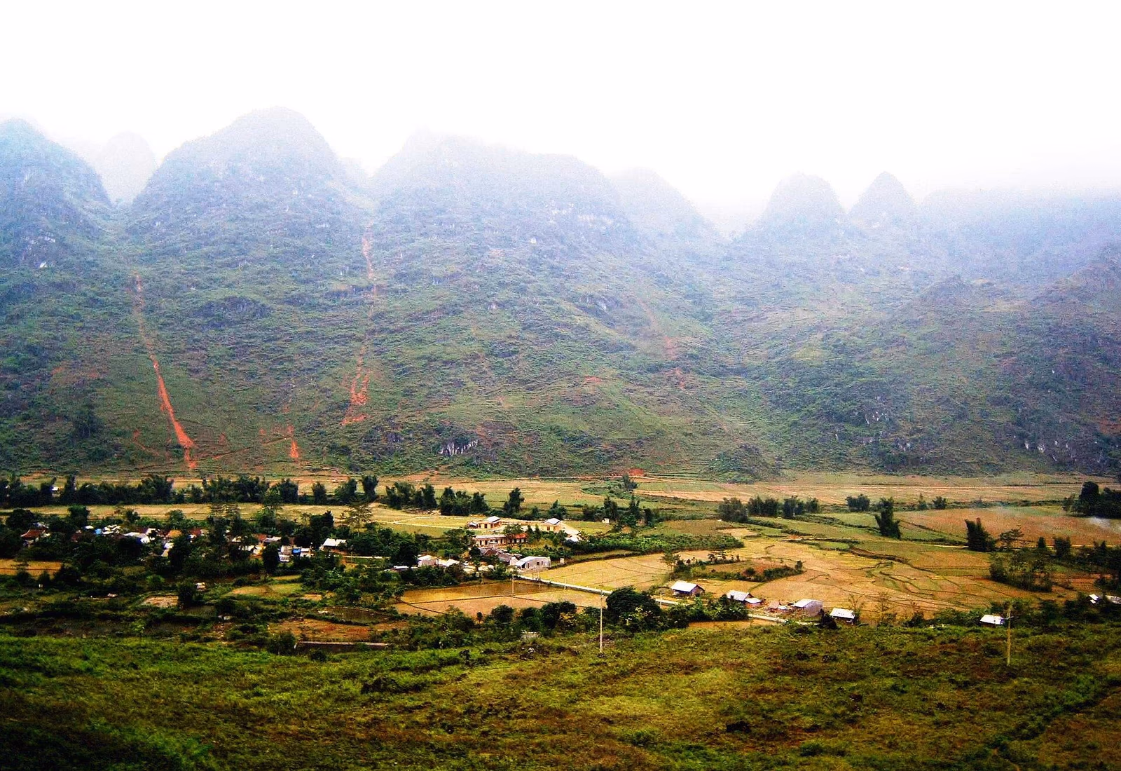 Reliefs montagneux et cultures près de Quản Bạ à Hà Giang