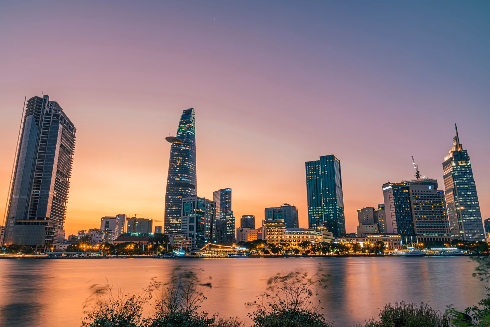 Panorama sur les tours de Hô Chi Minh-Ville au coucher du soleil