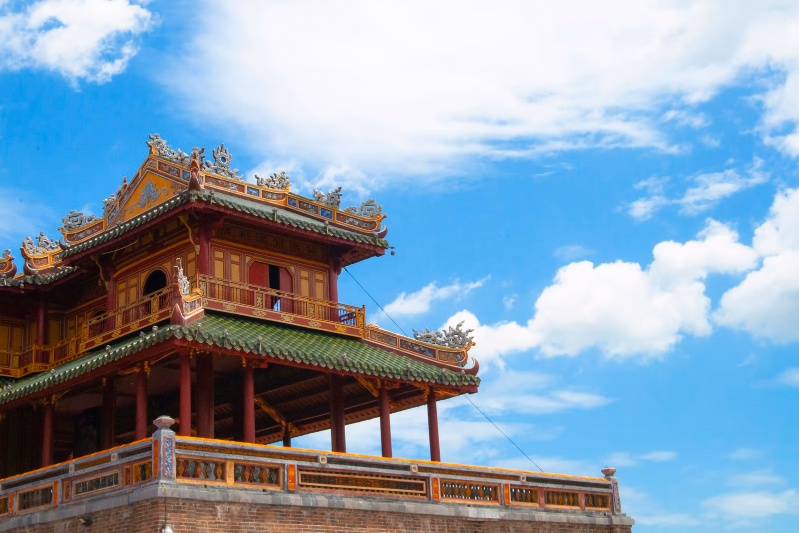 Pavillon aux toits rouges dans la Cité impériale de Huế