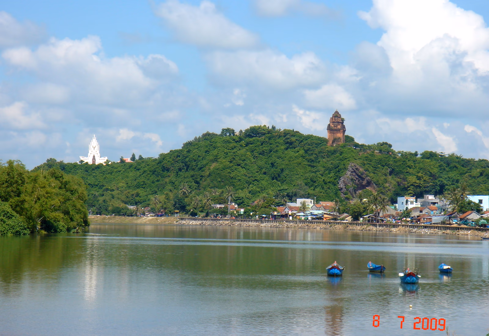 Mont Nhạn et rivière Đà Rằng dans la ville de Tuy Hòa